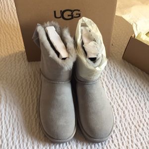Ugg bow short boots